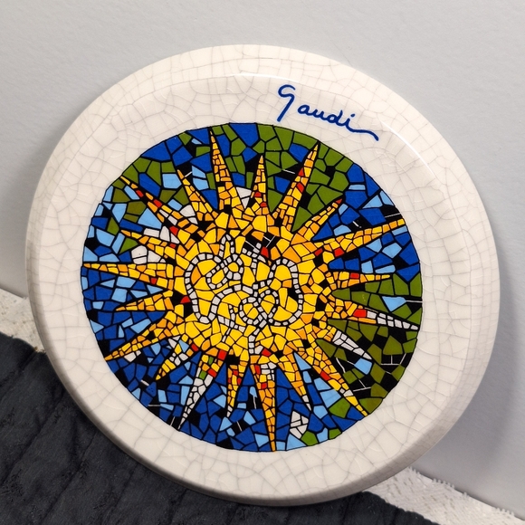 Serran Ventura Gaudi Faux Mosaic Plate - Picture 1 of 15